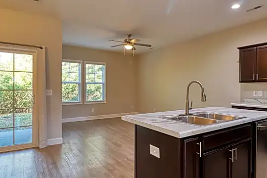 204 N Stingray Ln Photo 2