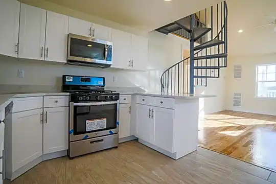 40 Cedar Swamp Rd #4 Photo 2