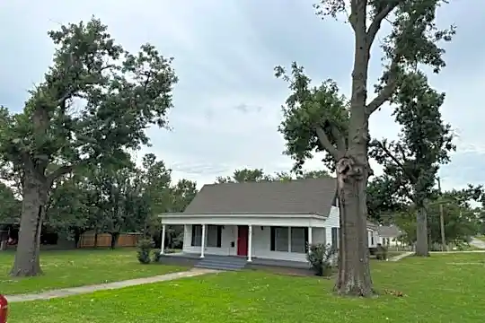 101 E Midland St Photo 2