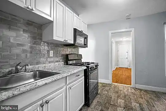 1460 N 56th St Photo 1