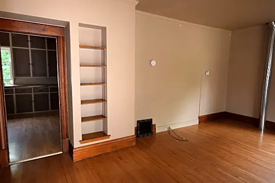 310 W Melvin Ave Photo 2