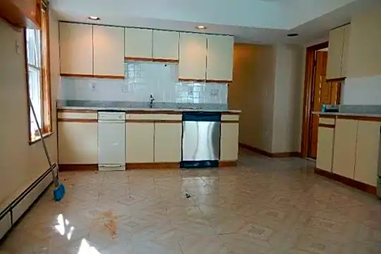172 Leyden St Photo 2