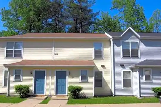 Colonial Beach Village Apartments Photo 1