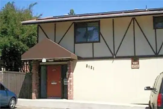 South Hill Commons Apartments Photo 2