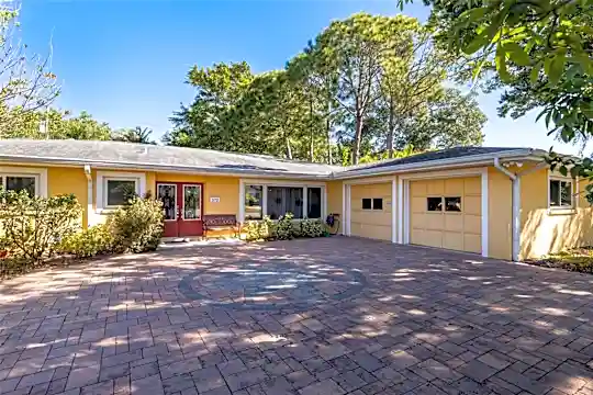 572 W Davis Blvd Photo 1