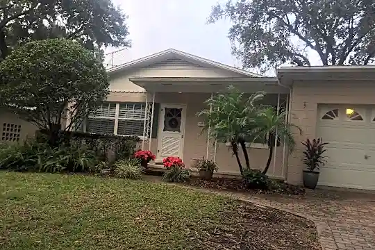 612 Stetson St Photo 1
