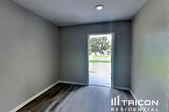 2705 Campus Hill Drive Photo 2