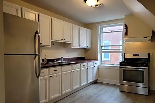530 Elm St Photo 2