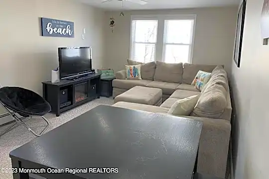 216 McCabe Ave Photo 2