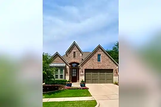 1000 Snyder Dr Photo 1
