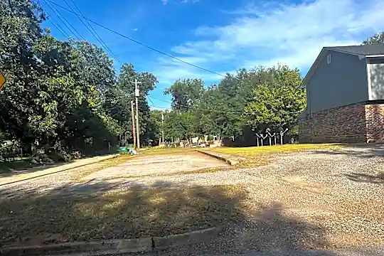 1600 N Madison St Photo 2