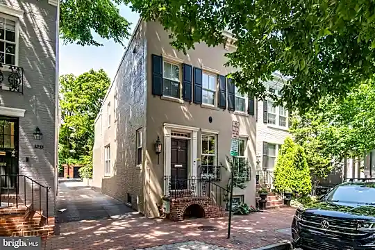 3253 P St NW Photo 2
