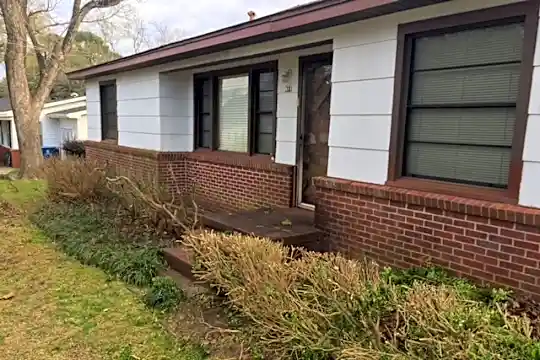 200 Sunset Dr Photo 1