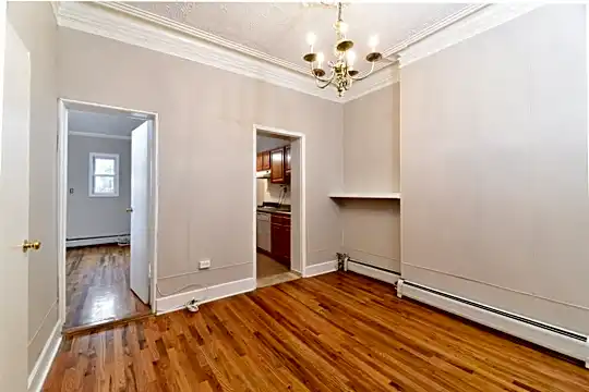 160 8th St #2 Photo 1
