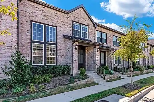440 Matthew Dr Photo 1