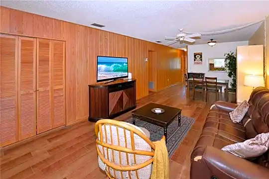 900 Jasmine Ln #204A Photo 2