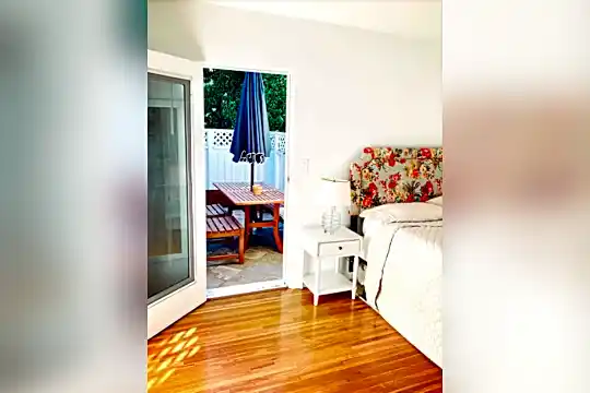 1117 Ocean Park Blvd Photo 1