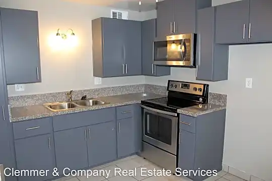 1802 Cherry St Photo 1