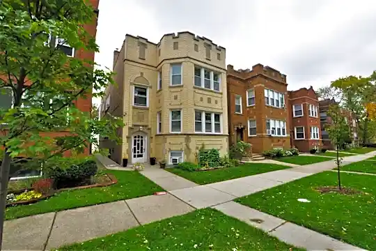 5742 N Maplewood Ave #1 Photo 1