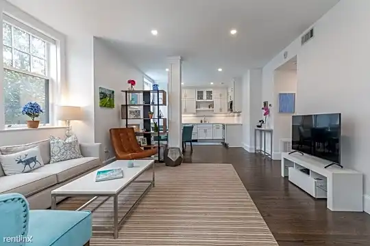 82 Chestnut St Photo 1