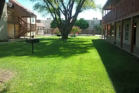 Regal Manor Apartments Photo 1