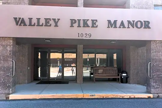 Valley Pike Manor Photo 2