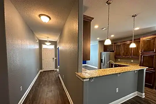 841 Oak Aly Photo 2
