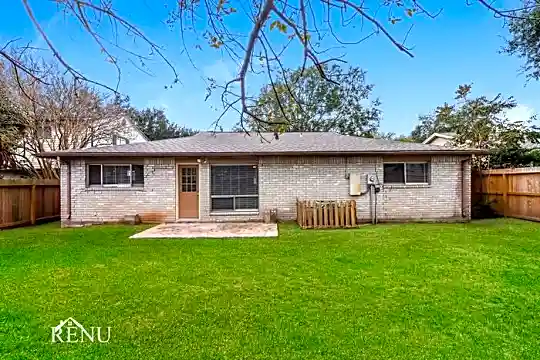 6210 Vinewood Ln Photo 2