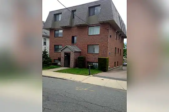 122 Liberty St Photo 1