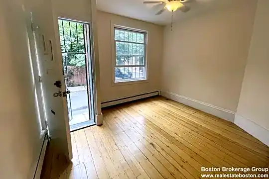 42 Sussex St Photo 2