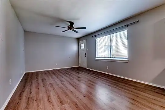 5444 Gaston Ave #103 Photo 2