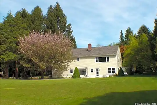 31 Old Nursery Dr Photo 2