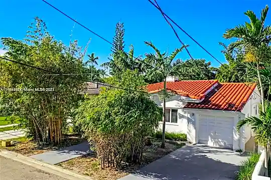 9324 Byron Ave Photo 1