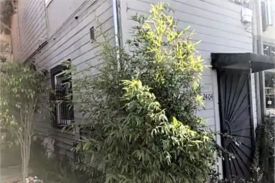 2801 Telegraph Ave Photo 2