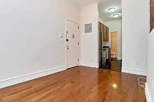 209 W 80th St Photo 2