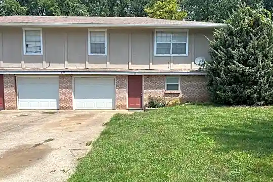 411 NE Westwind Dr Photo 1