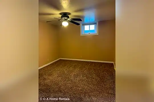 3231 E Oakland Ave Photo 2