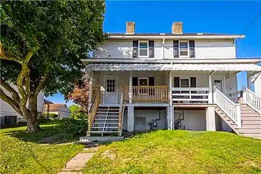 129 Washington St Photo 2