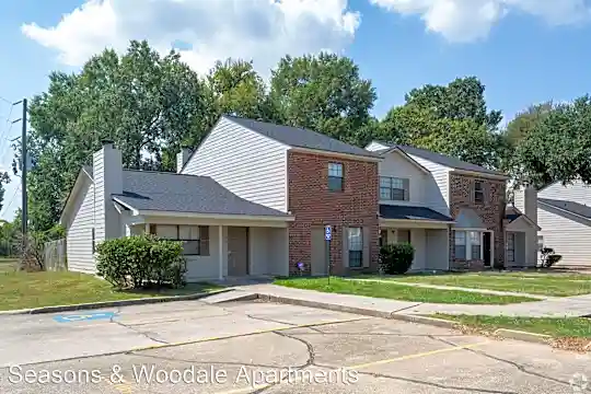 Seasons & Woodale Apartments Photo 1
