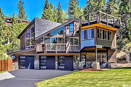 1342 Winding Way Photo 1