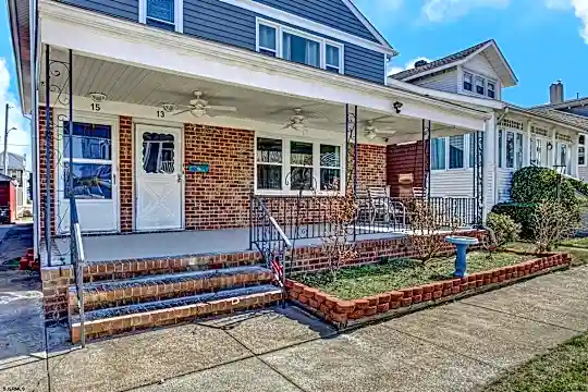 15 N Victoria Ave Photo 2