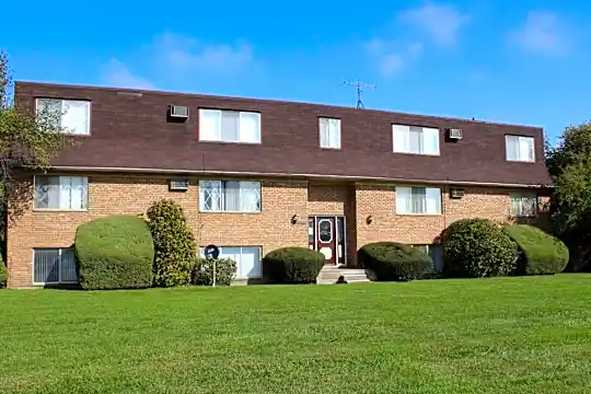 Leslie Arms Apartments Photo 1