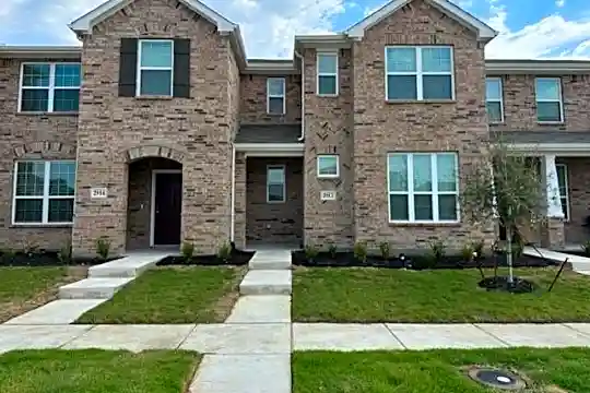2912 Baneberry Ln Photo 2