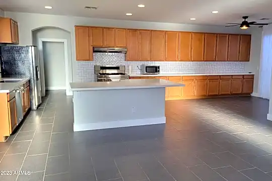 14312 W Woodbridge Ave Photo 2