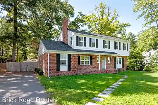 2810 Shoreham Dr Photo 2