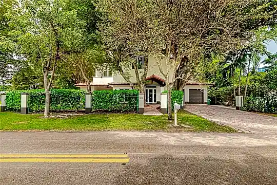 9550 SW 73rd Ave #9550 Photo 2