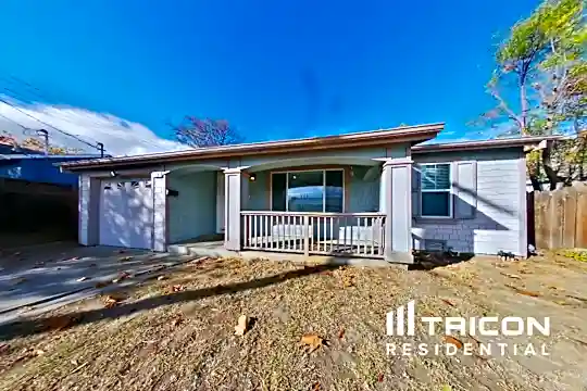 176 Clyde Street Photo 2