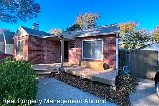 1224 S Sandusky Ave Photo 2