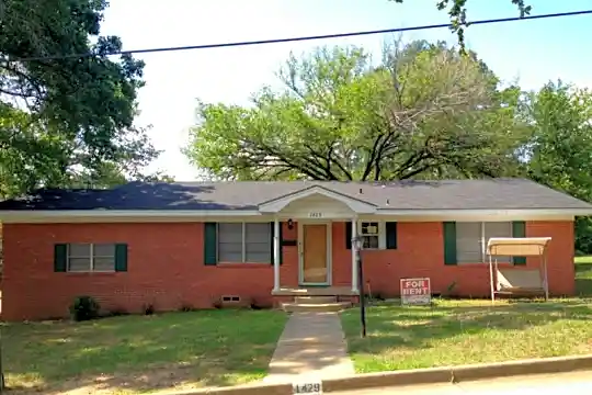 1429 Sunset Dr Photo 1