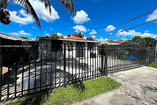 1301 NW 99th St #C Photo 1